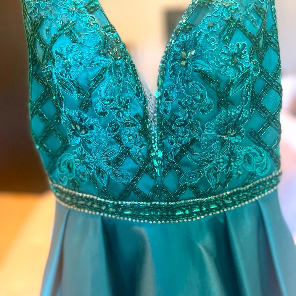 homecoming/party dress. Emerald green